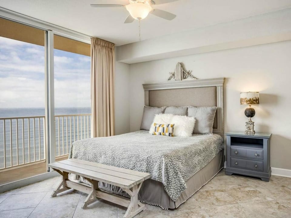 King Master Bedroom, 2 Baths, Free Beach Chairs, Close to Pier Park-1209 Apartment in Panama City Beach