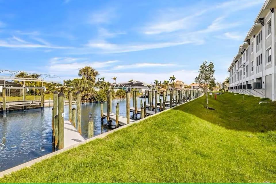 Gulf Access with Boat Slip, Heated Saltwater Pool, Dog-Friendly-Bacino Vista #308 - Roelens House in Cape Coral