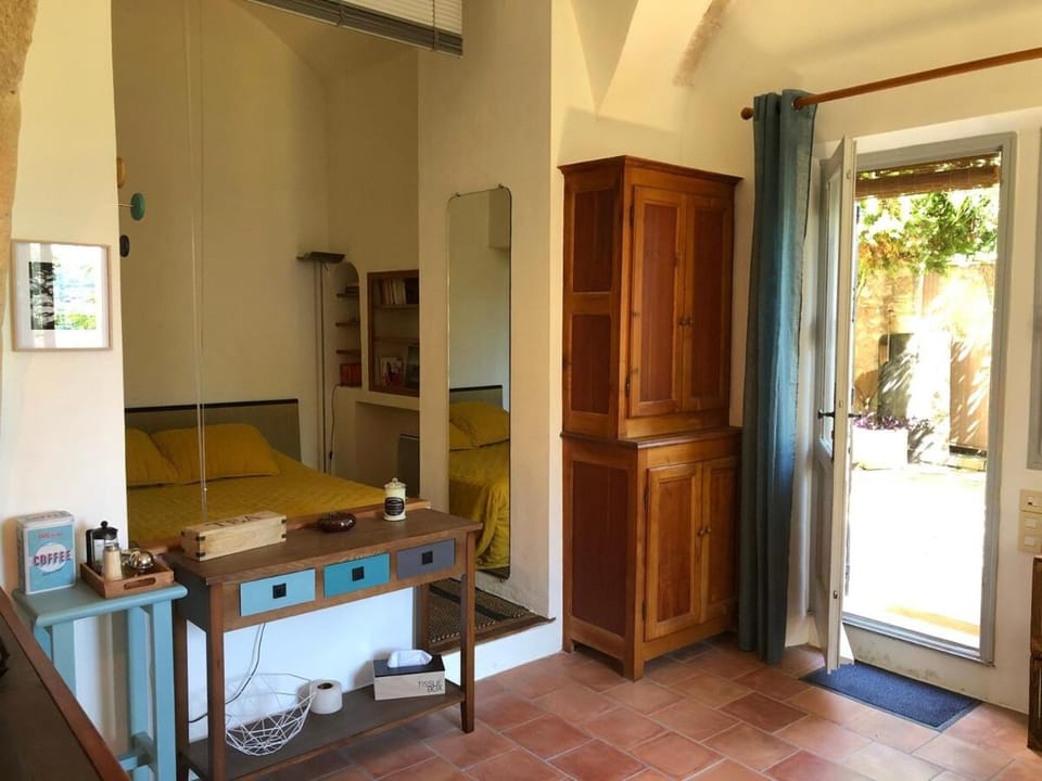 studio au coeur de Lacoste Apartment in Lacoste