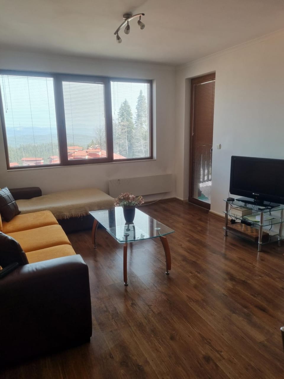 Communal lounge/ TV room, TV and multimedia, Living room, Seating area, Evening entertainment