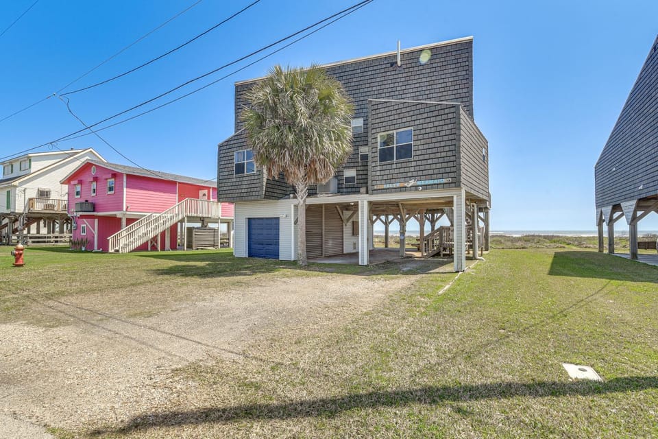 Gulf-View Deck: West End Family Home in Galveston! House in Galveston Island