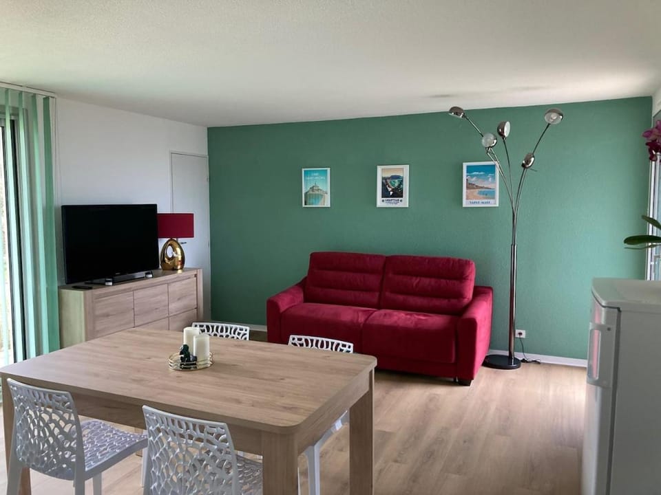 TV and multimedia, Living room, Dining area