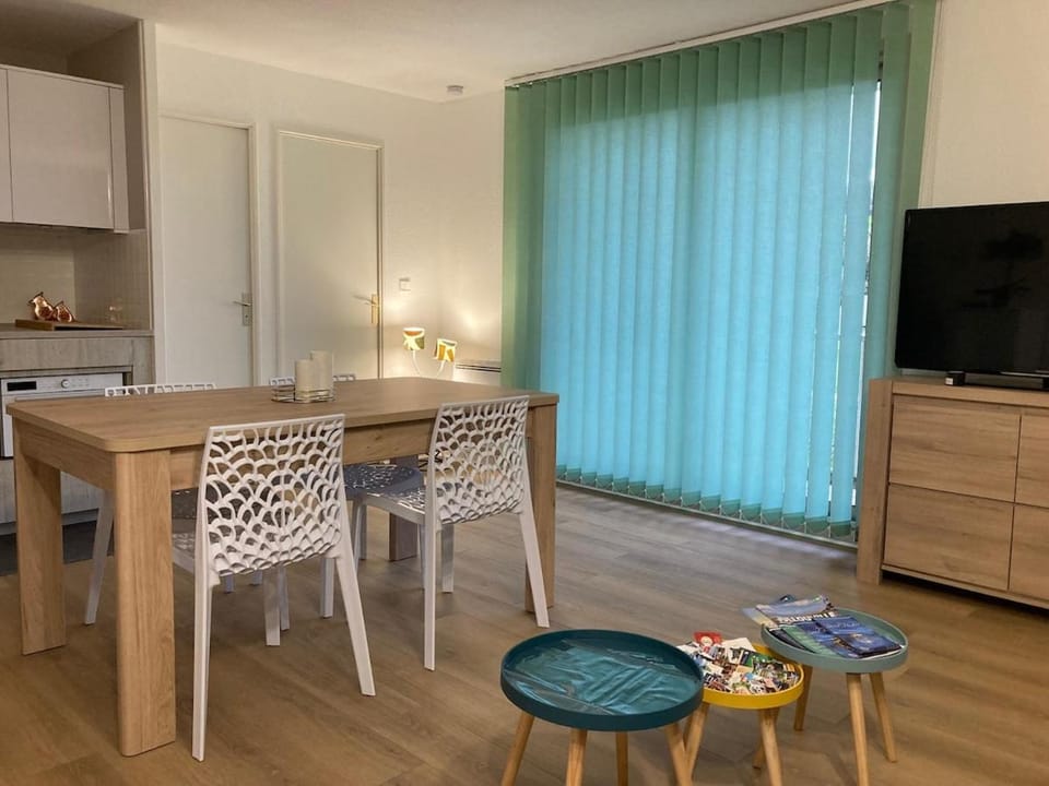 Communal lounge/ TV room, Living room, Dining area