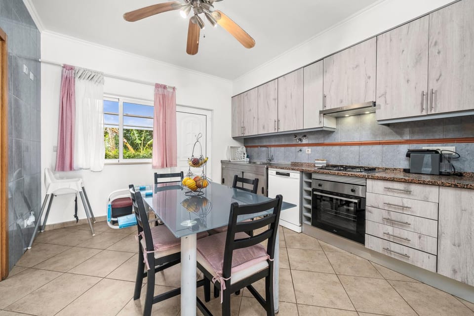 Property building, Kitchen or kitchenette, Living room