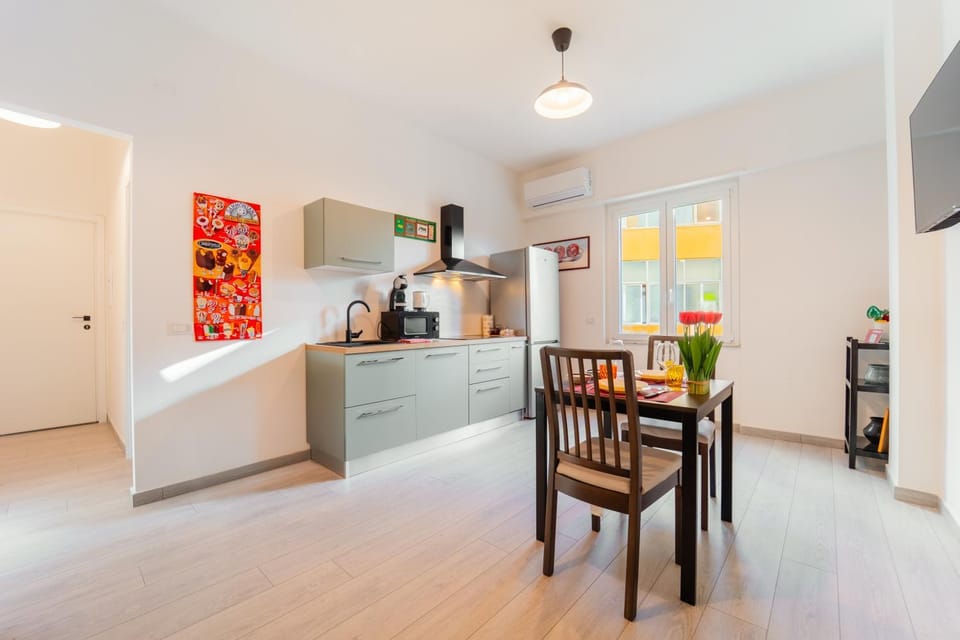 Kitchen or kitchenette, Dining area, stove, kitchen, air conditioner