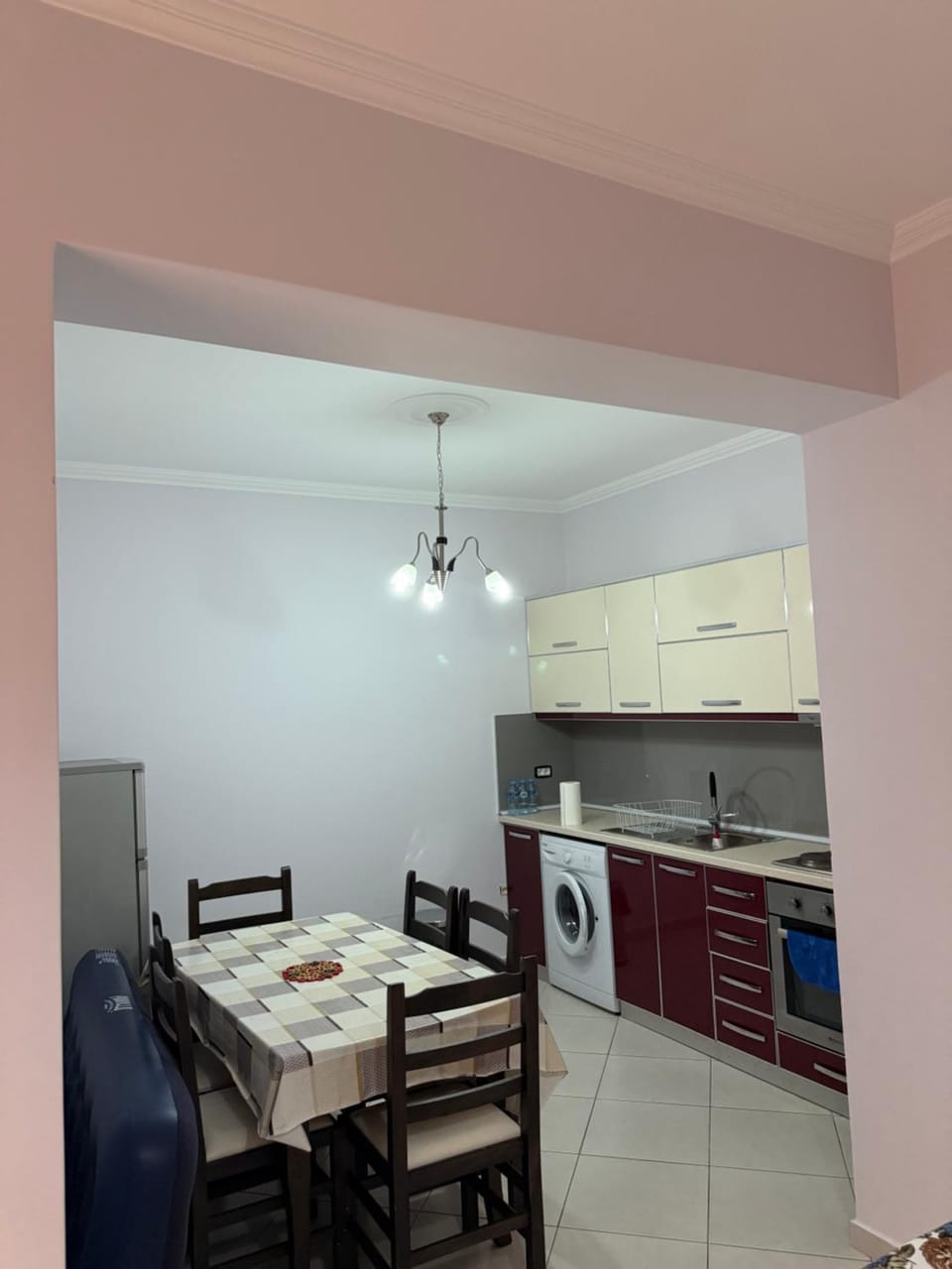 Kitchen or kitchenette, Dining area, minibar, oven, stove