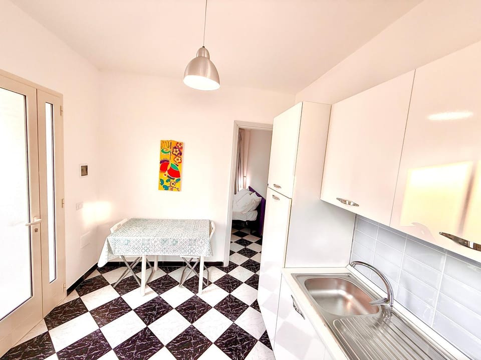 Kitchen or kitchenette, Dining area, Bedroom