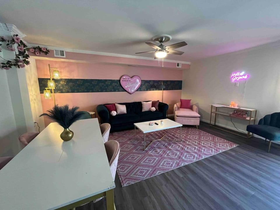 Pretty Posh Pad-Block to Ocean Casino & Waterpark House in Atlantic City