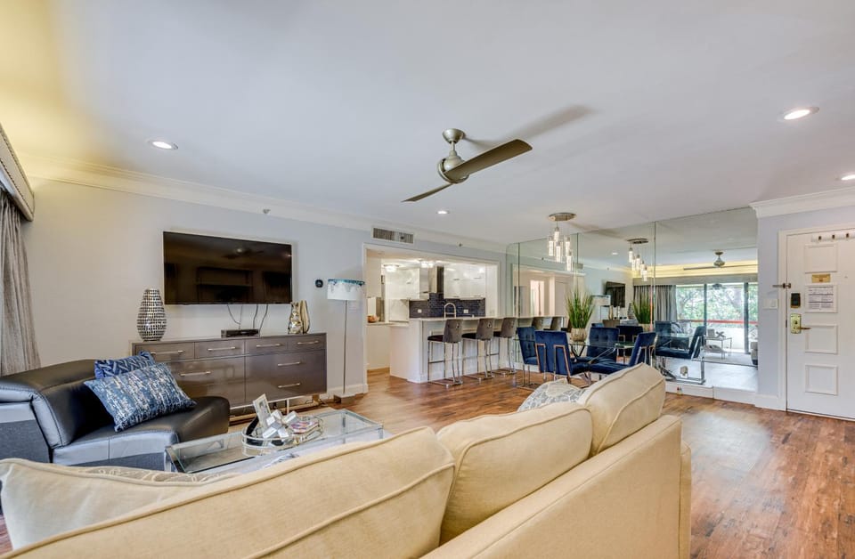 8 Mi to Honeymoon Island: Golf Getaway w/ Balcony! House in Palm Harbor