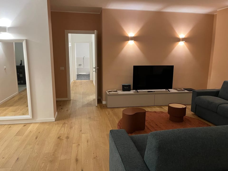 Communal lounge/ TV room, TV and multimedia, Seating area