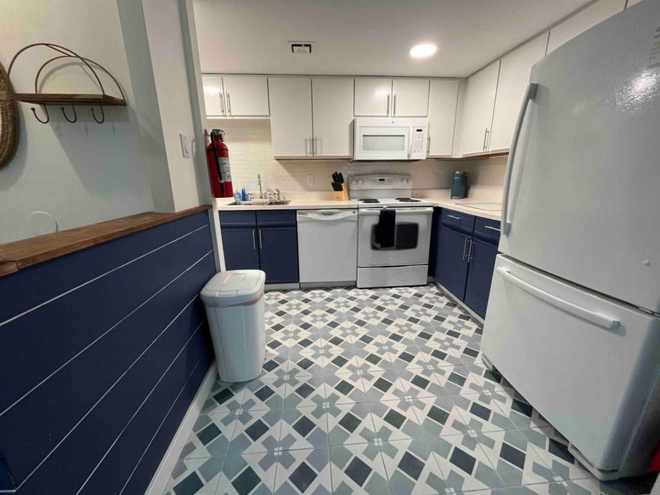 Coastal Cove-Pet Friendly Unit, Next to Water Park House in Atlantic City