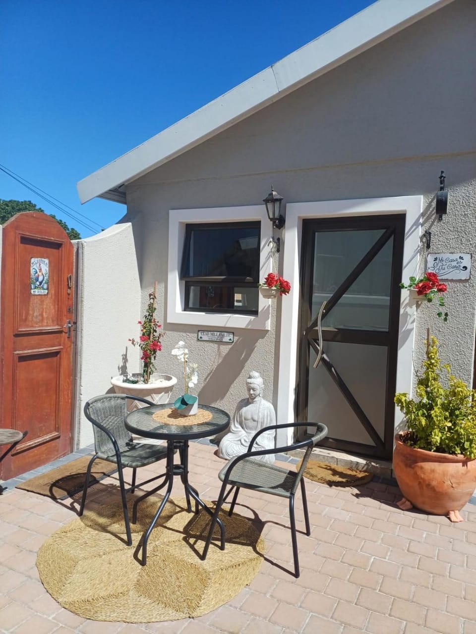 Stylish Studio in Tableview Stay Apartment in Cape Town