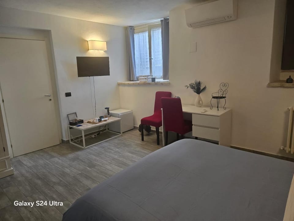 Bed, Bedroom, minibar