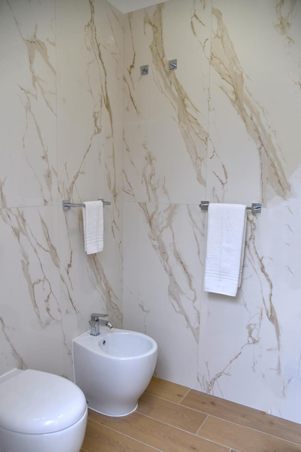 Toilet, Bathroom, towels