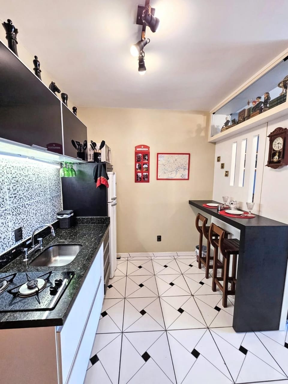 Kitchen or kitchenette, Dining area, microwave, stove, kitchen