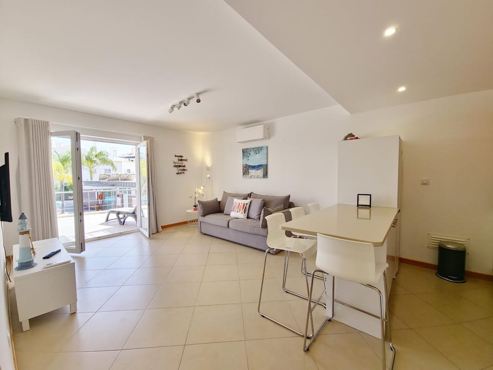 TV and multimedia, Living room, Dining area