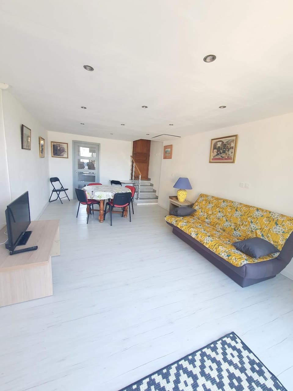 Communal lounge/ TV room, Dining area