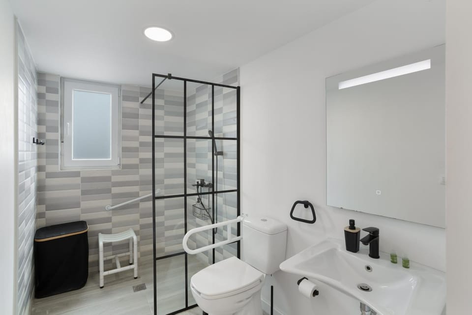 Bathroom, Living room