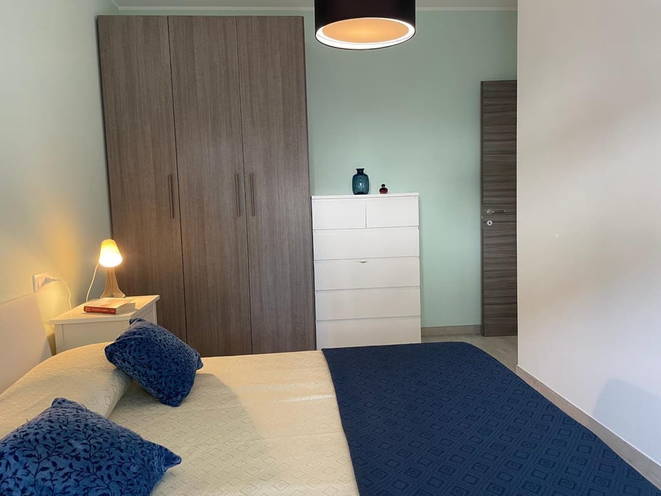 Bed, Photo of the whole room, Bedroom, wardrobe