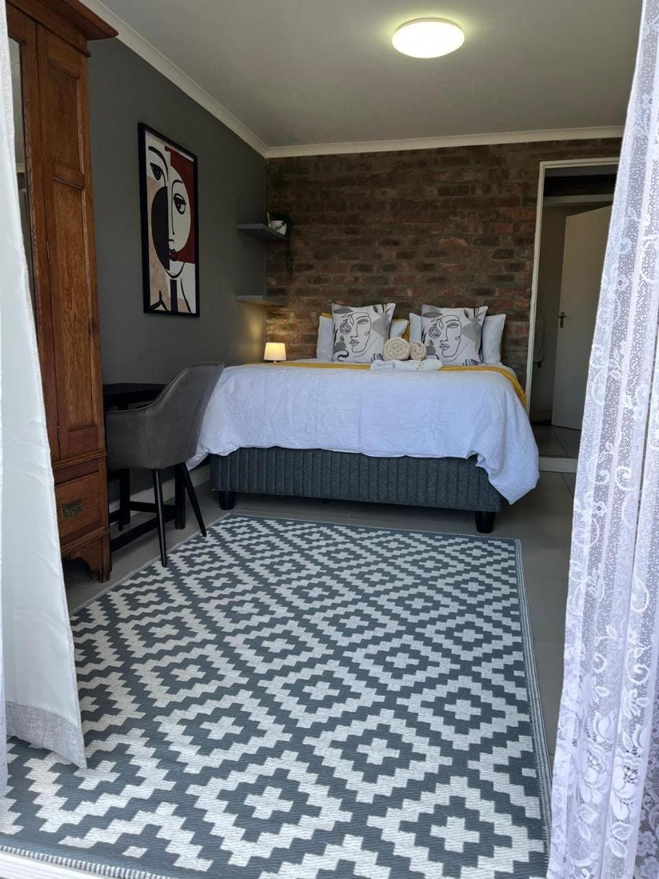 Bed, Photo of the whole room, Bedroom