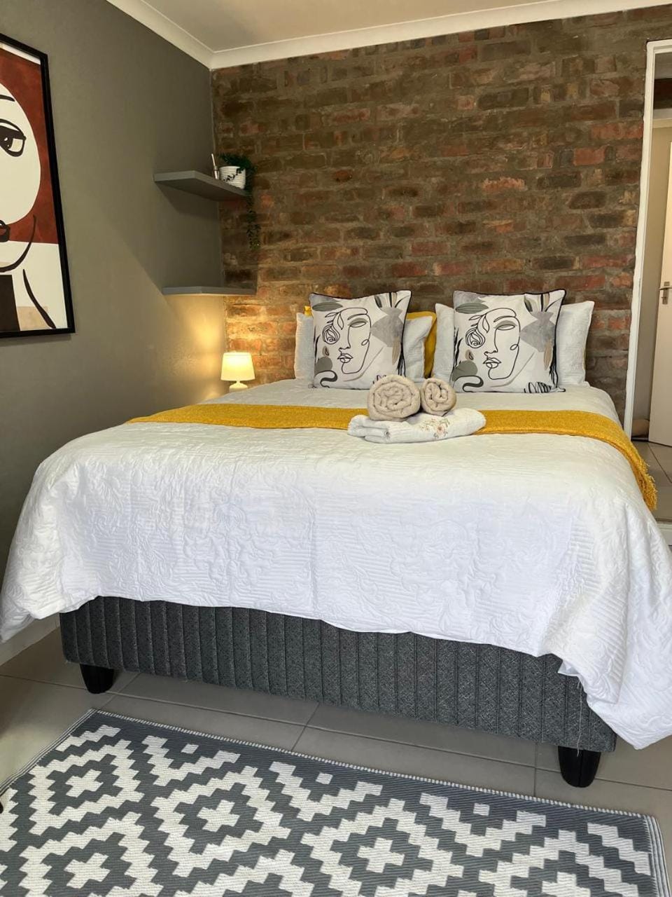 Bed, Photo of the whole room, Bedroom