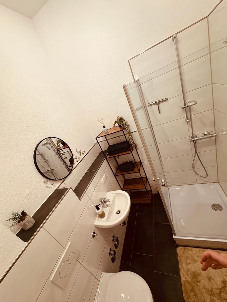 Shower, Toilet, Bathroom, Bath, towels