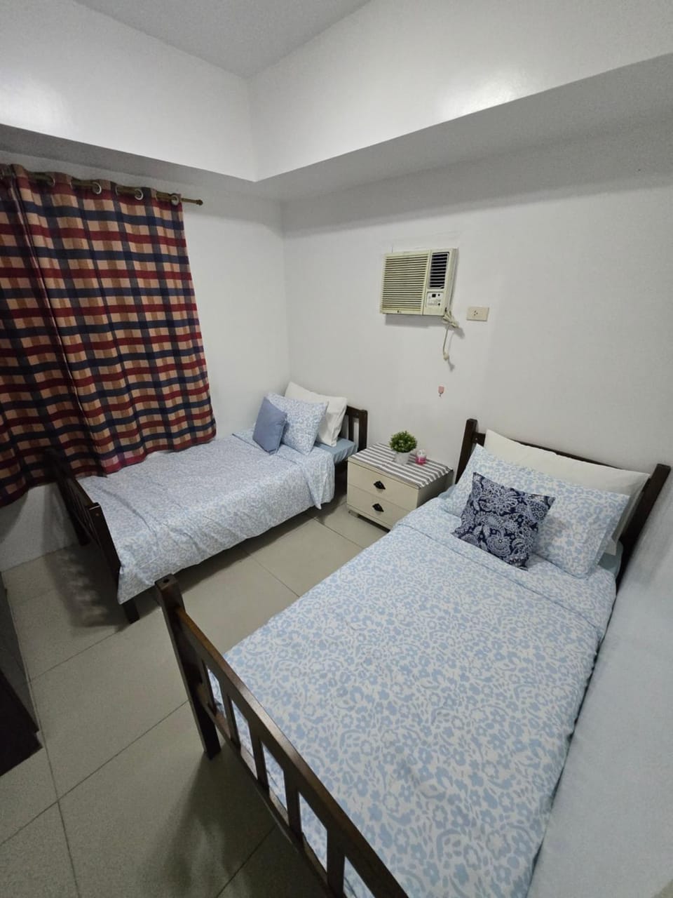 Bed, Photo of the whole room, Bedroom, towels, air conditioner