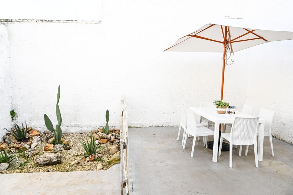 Patio, Spring, Day, Garden, Garden, Dining area, Garden view