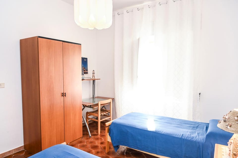 Bed, Photo of the whole room, Dining area, Bedroom, hair dresser, wardrobe