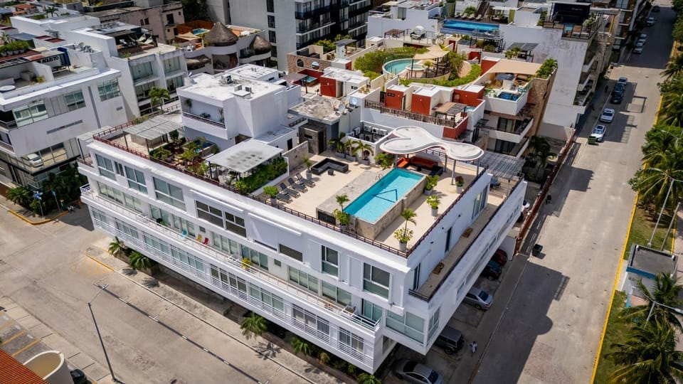 Property building, Neighbourhood, Swimming pool