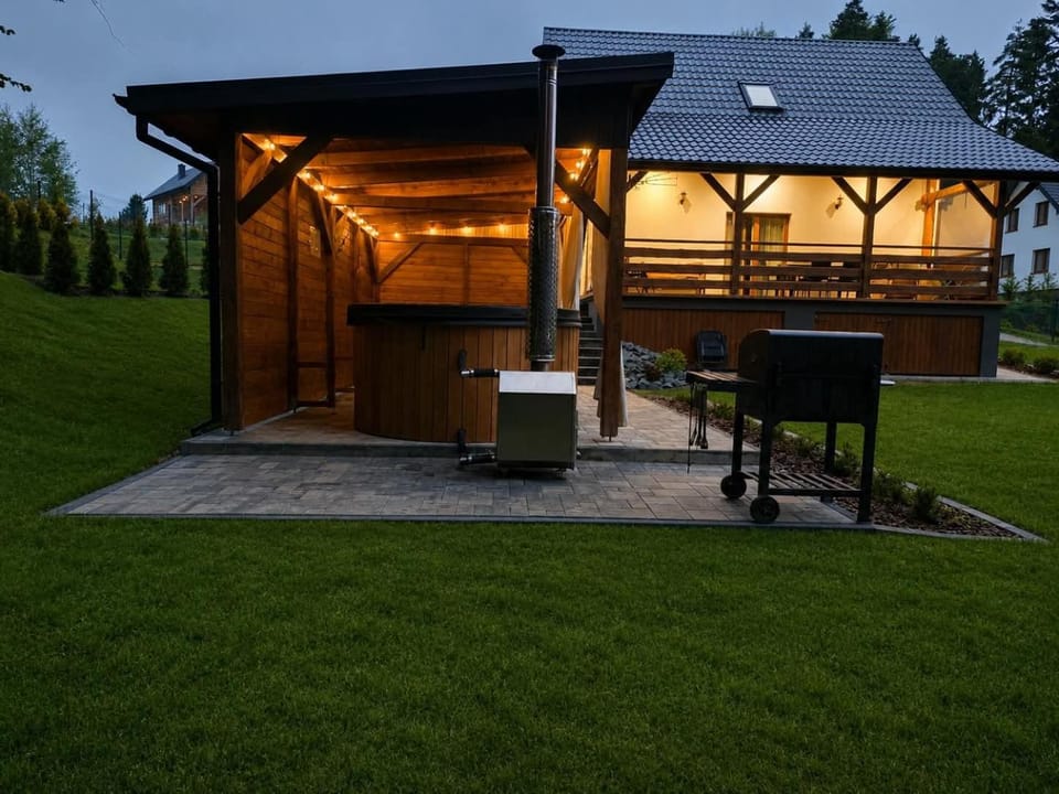 Domek letniskowy Leśne Zacisze- jacuzzi, balia ogrodowa, grill i altana Apartment in Lesser Poland Voivodeship