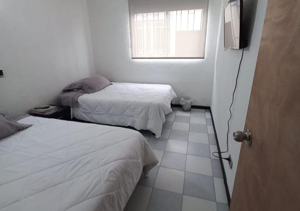 Bed, TV and multimedia, Bedroom