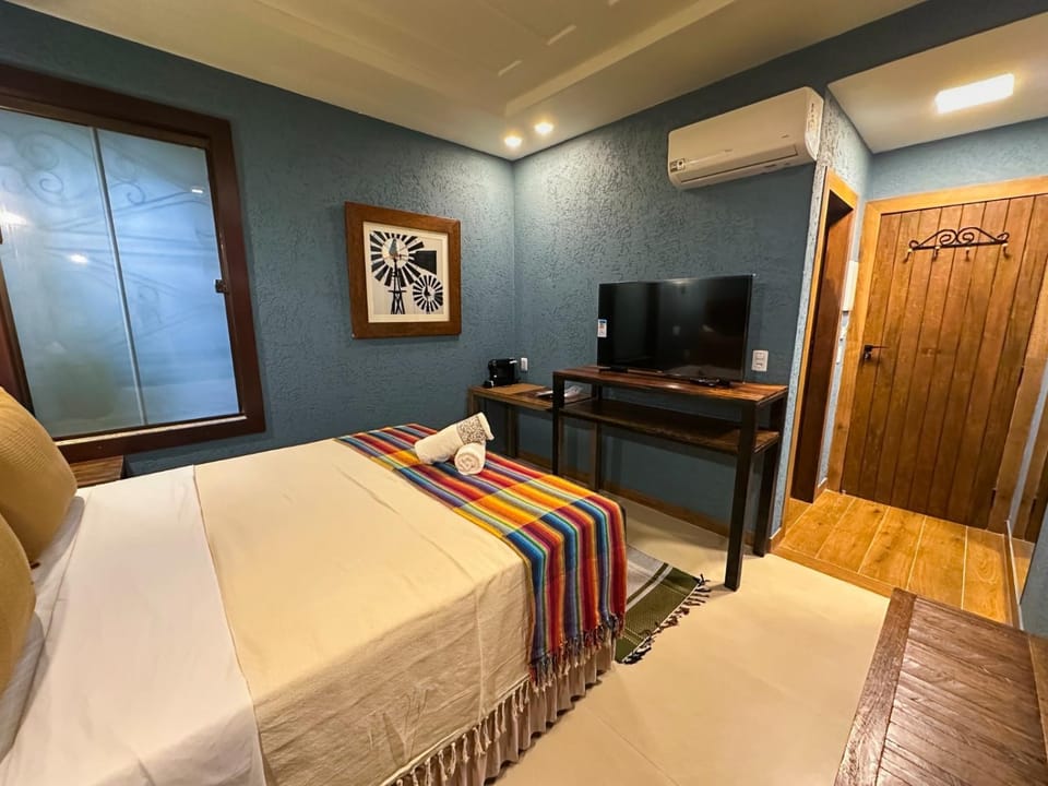 Bed, TV and multimedia, Photo of the whole room, Bedroom, air conditioner