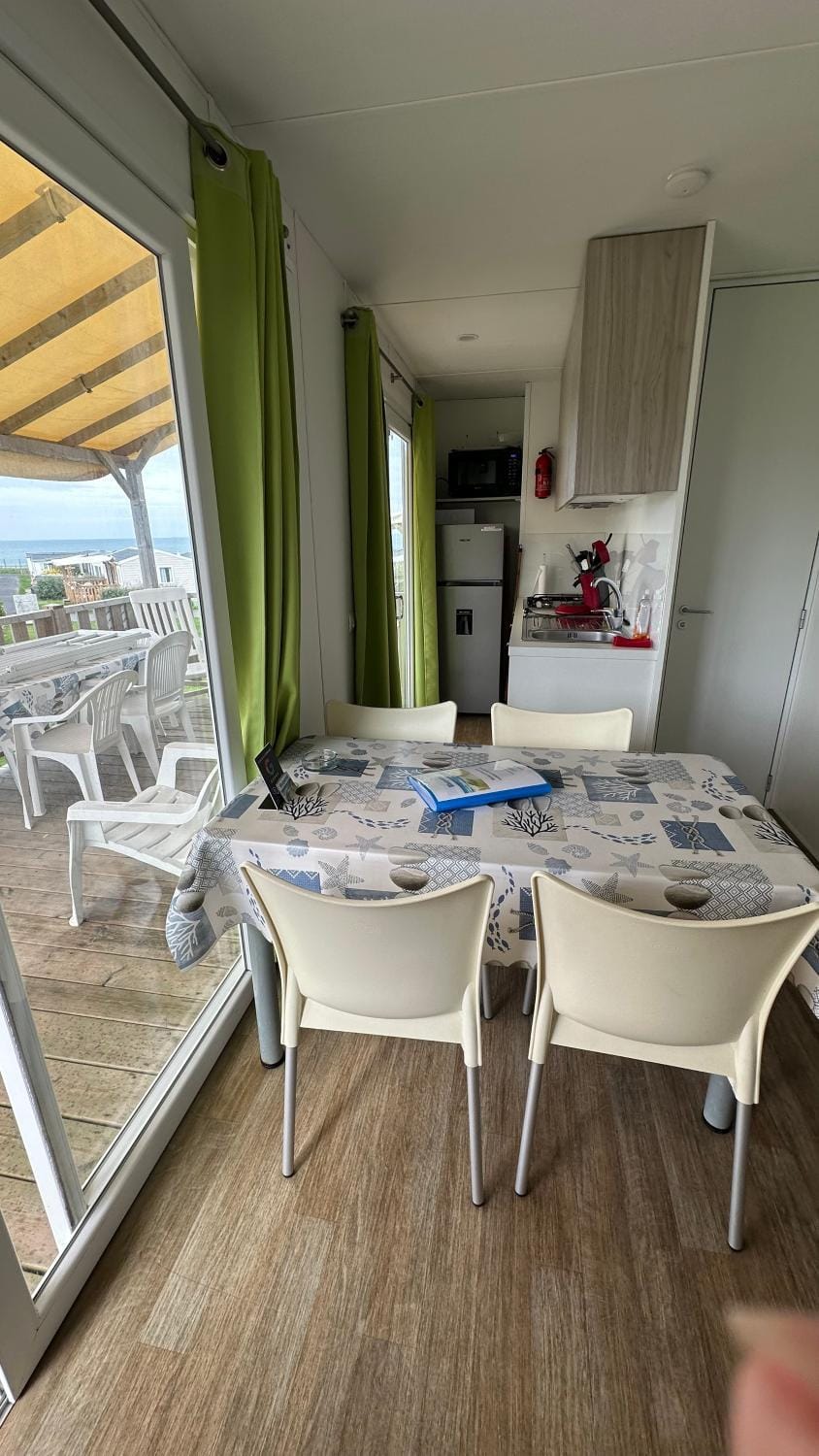View (from property/room), Kitchen or kitchenette, Dining area