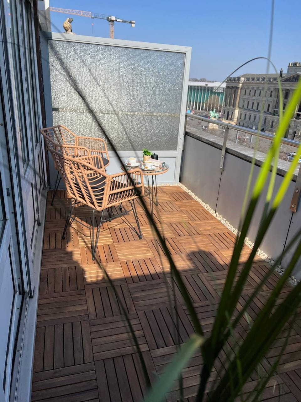 Day, Balcony/Terrace, Seating area, Street view