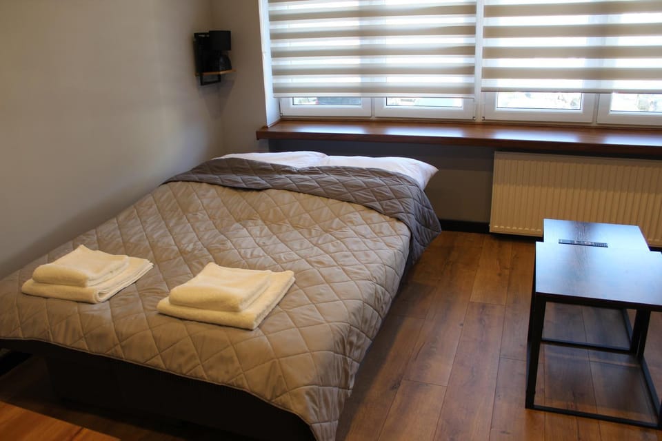 Bed, Photo of the whole room, towels