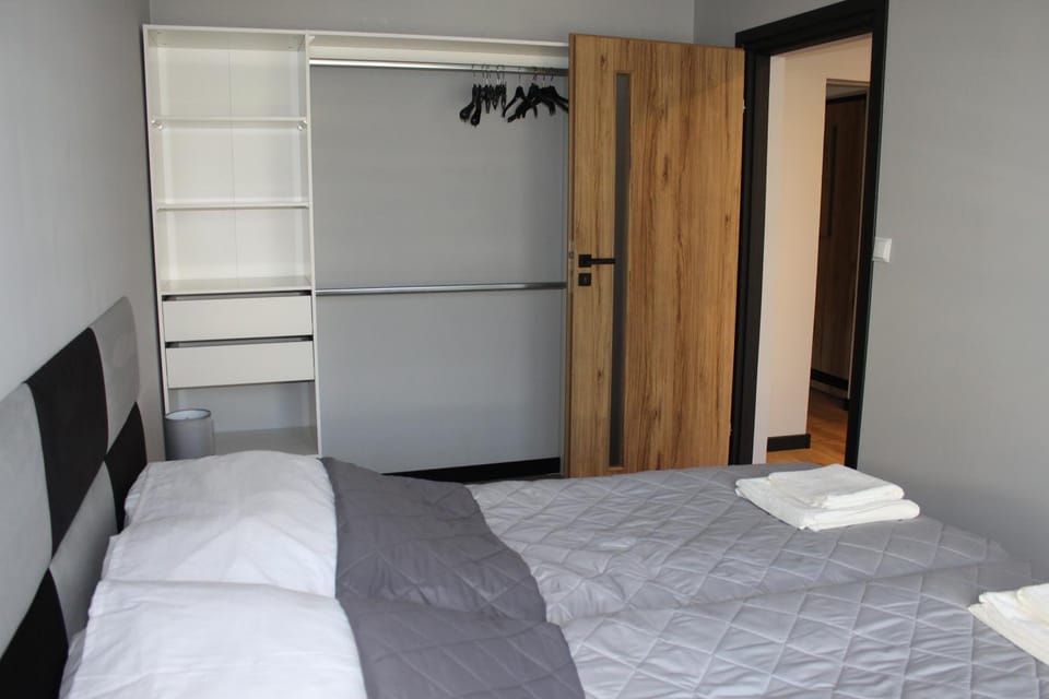 Bed, Photo of the whole room, wardrobe