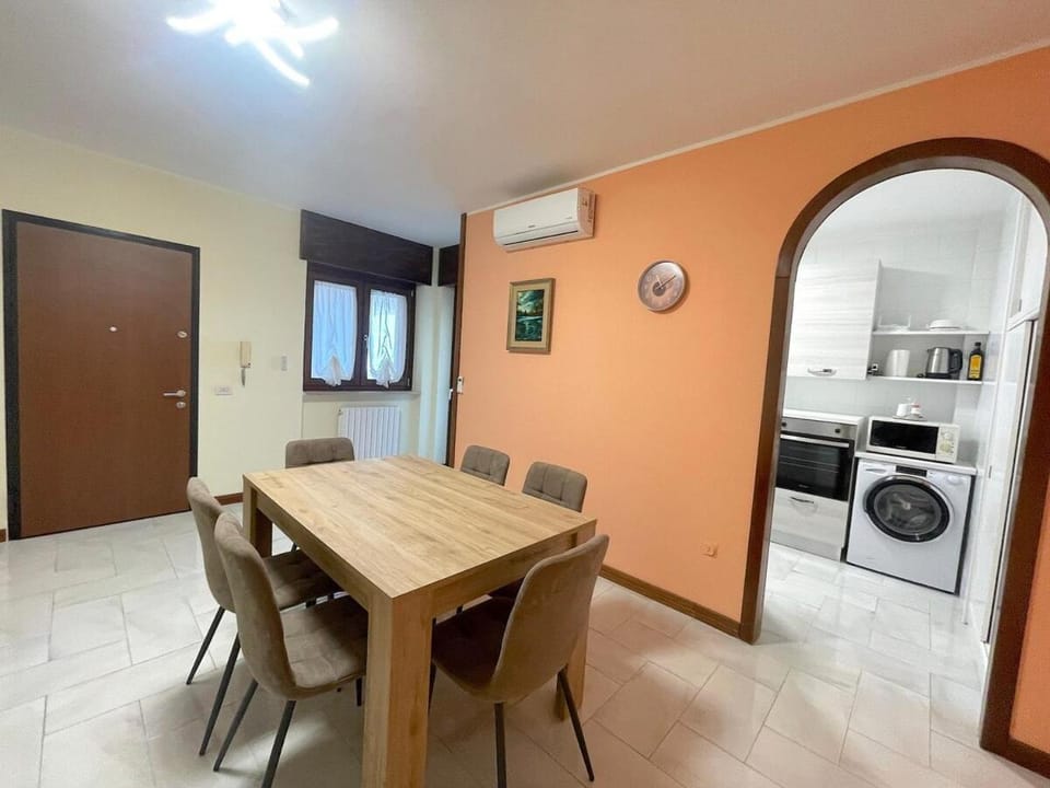 Dining area, oven, stove, washing machine