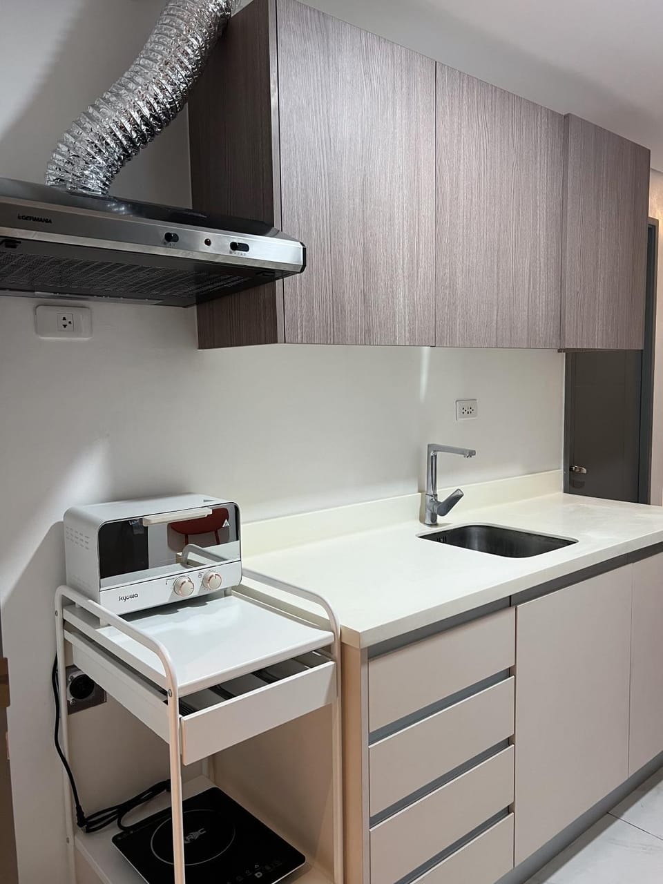 The Bauhaus near Eastwood Apartment hotel in Pasig