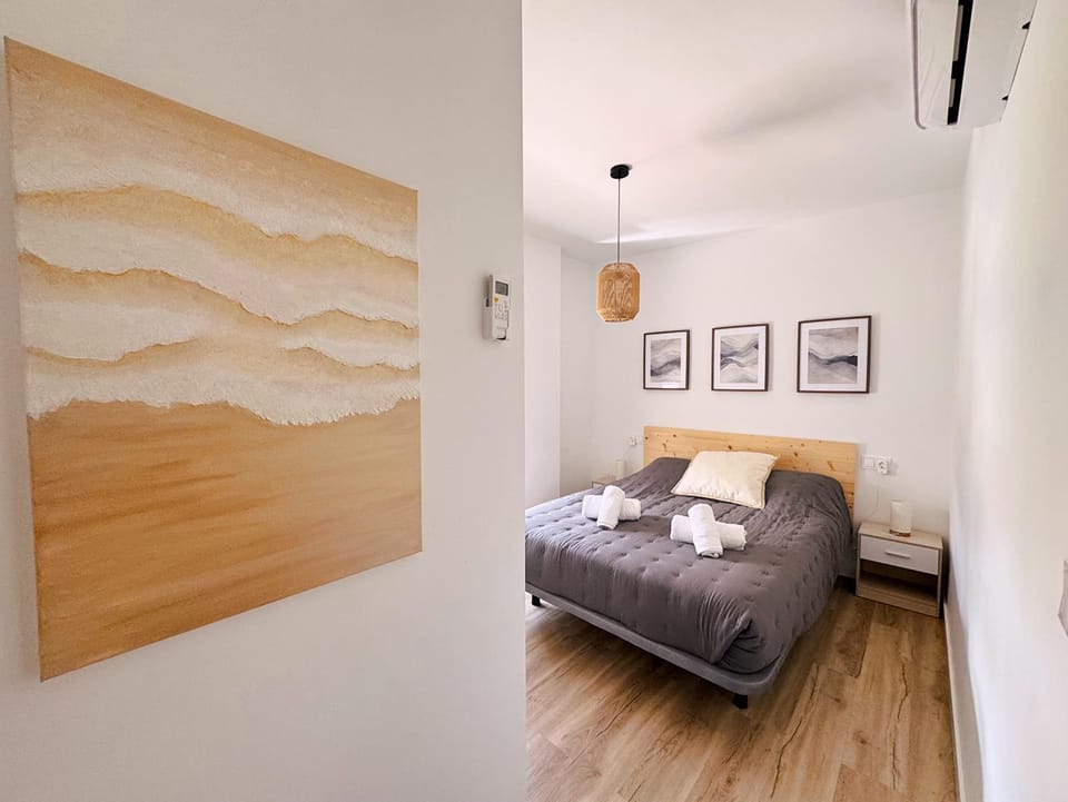 Bedroom, air conditioner