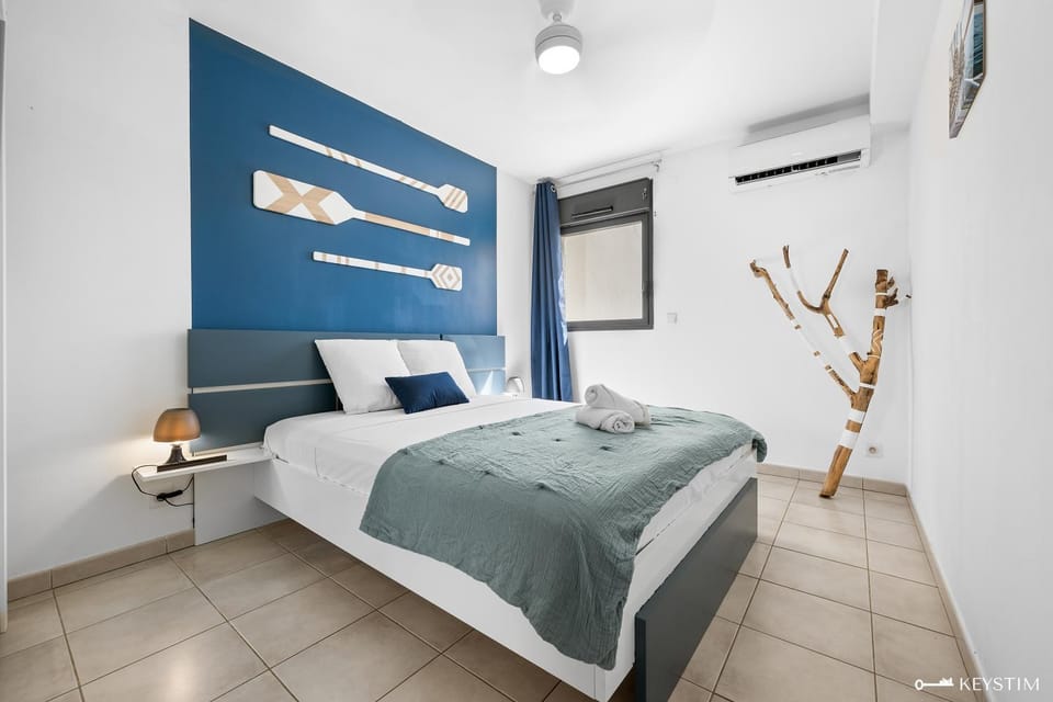Bed, Bedroom, air conditioner