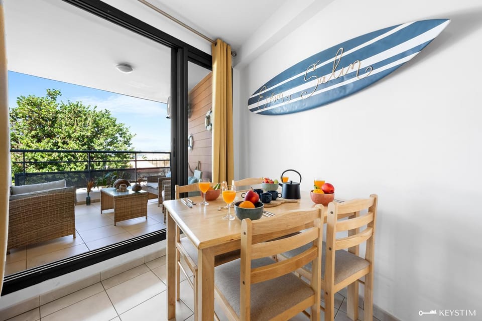 View (from property/room), Balcony/Terrace, Dining area
