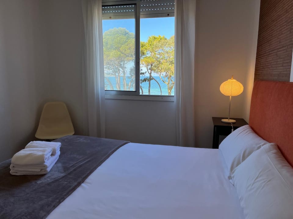 Bed, Photo of the whole room, Bedroom, Sea view, towels