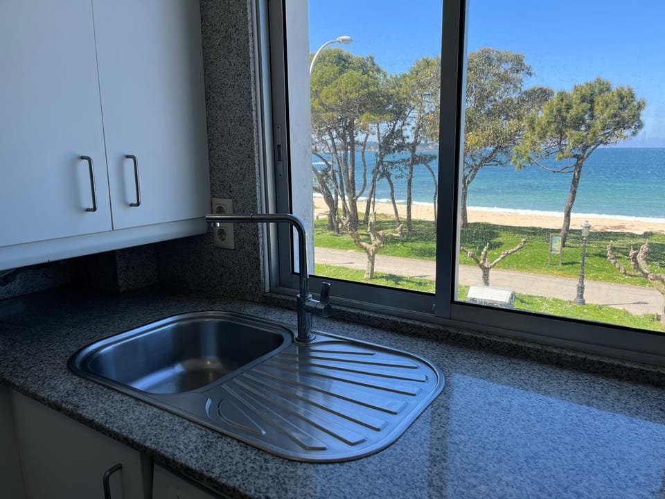 Kitchen or kitchenette, Sea view