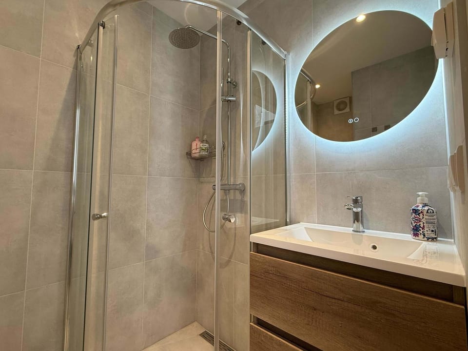 Shower, Bathroom