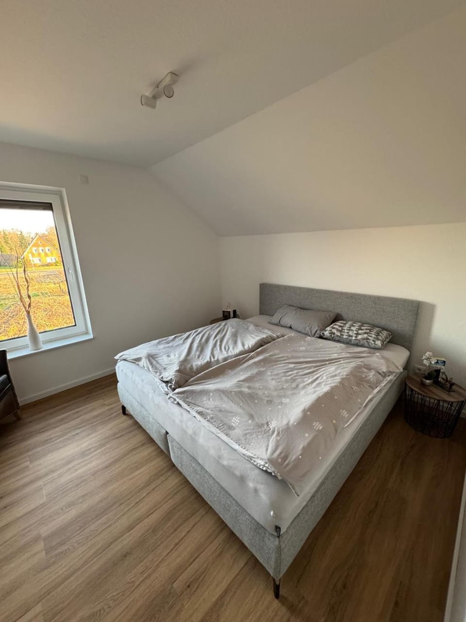 Photo of the whole room, Bedroom