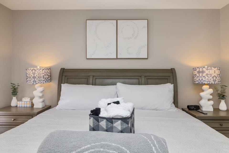 Bedroom, towels