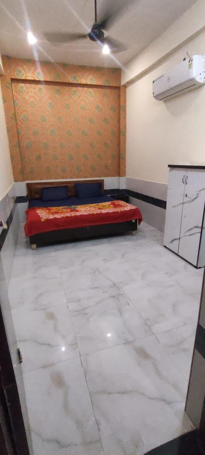 Bharti Residency, Near CNG Station, Rukmani Vihar Vrindavan Bed and Breakfast in Uttar Pradesh