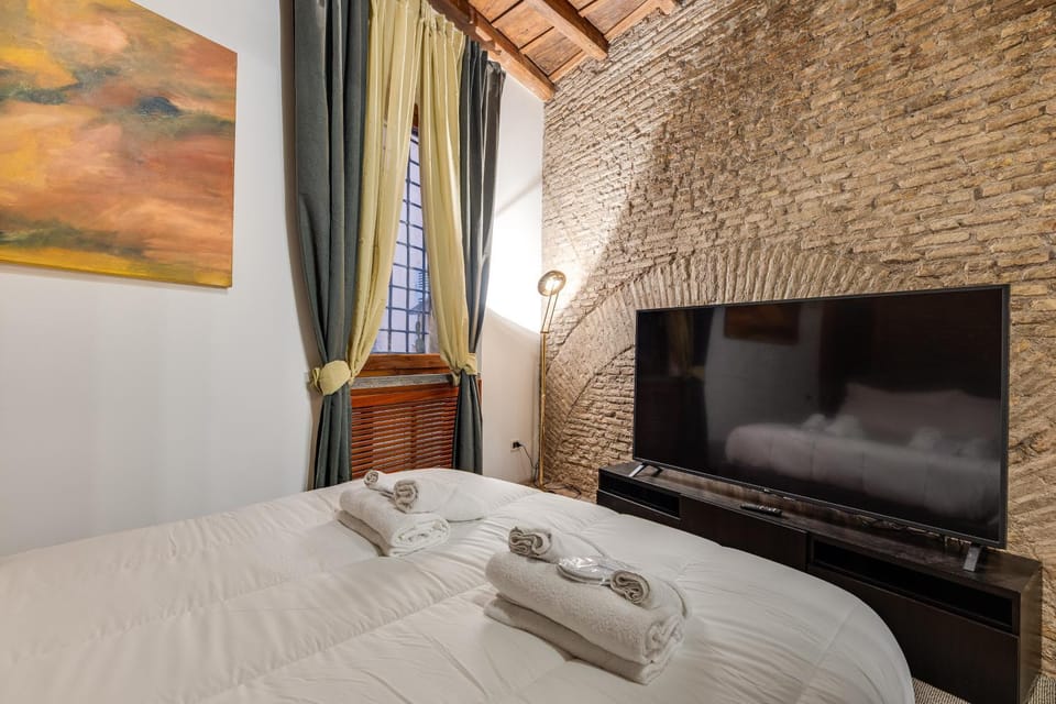 Bedroom, towels