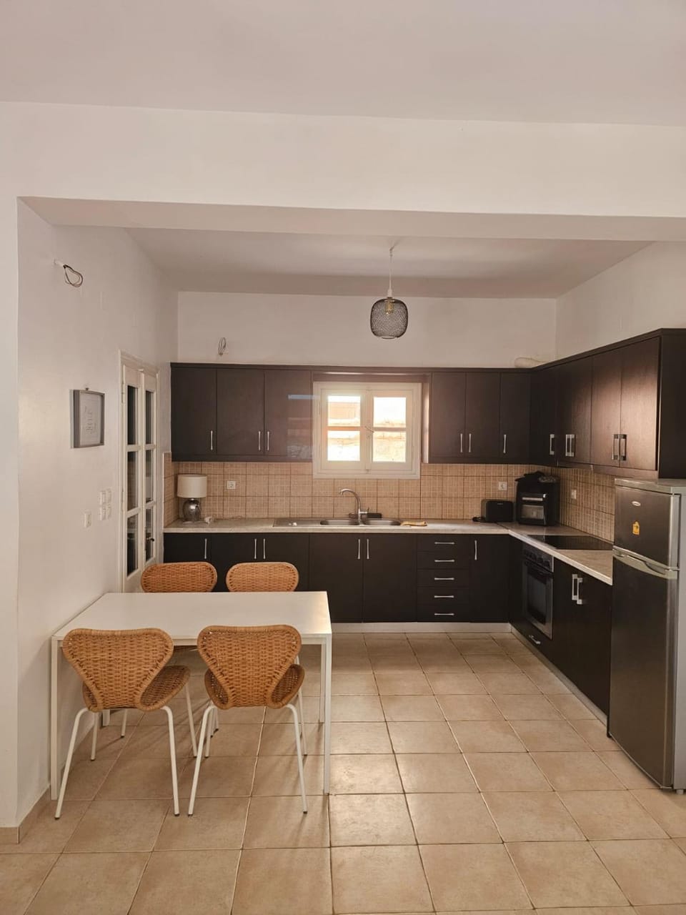 Kitchen or kitchenette, Dining area, stove